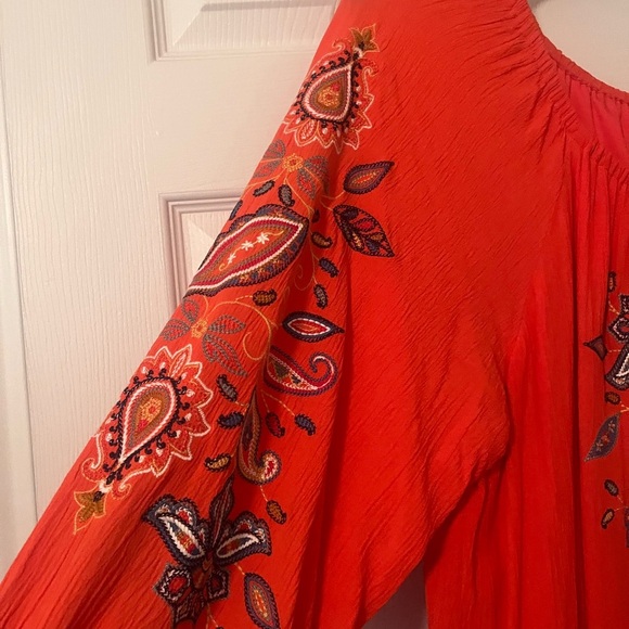 Women's peach Bohemian Top with Lace Hem NWOT - Picture 3 of 5